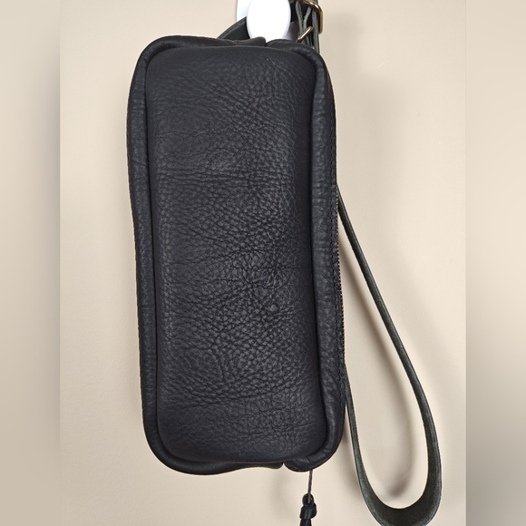 Go Forth Goods Black Top Zip Fanny - Picture 2 of 5